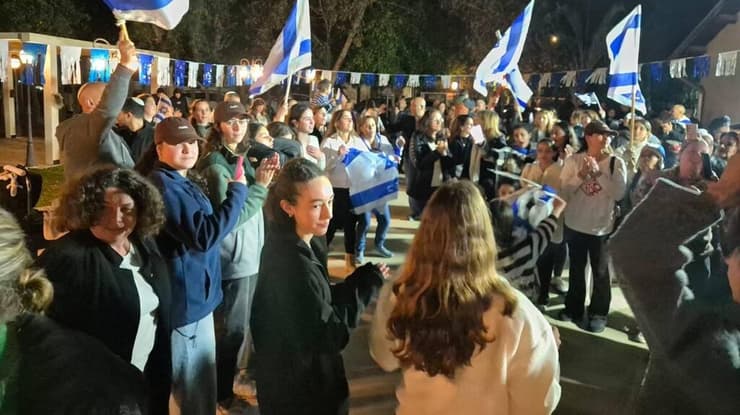 במושב ירחיב חוגגים את חזרתה של לירי אלבג