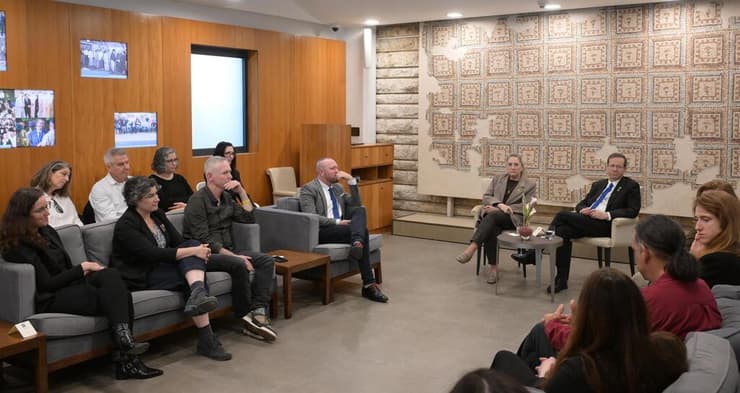 הנשיא יצחק הרצוג נפגש עם אנשי מיזם עדות 710