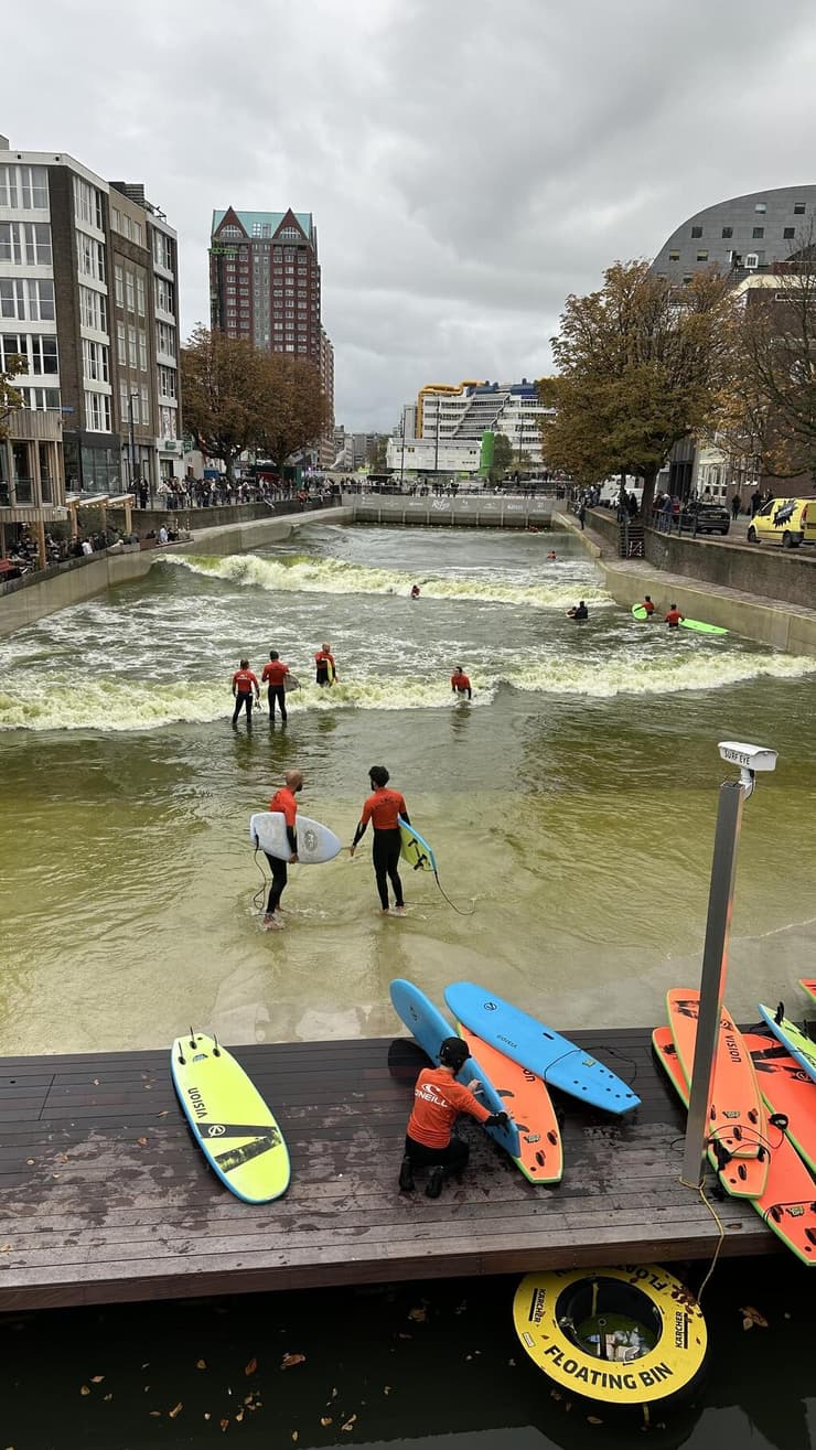 RiF010: גלישה בתוך מרכז העיר – חוויה לא שגרתית במרכז גלישה מלאכותי (צילום: רוני קיפרמן) רוטרדם