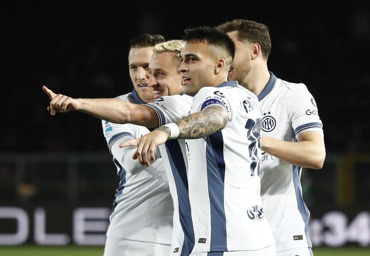 פארטזי ומרטינס חוגגים את השער הראשון בהתמודדות