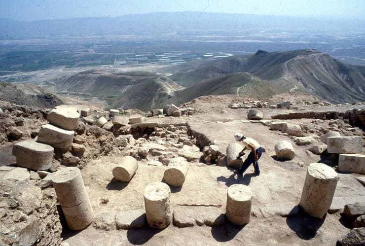 אתר החפירה בסרטבה שבו נתגלו האוסטרקונים