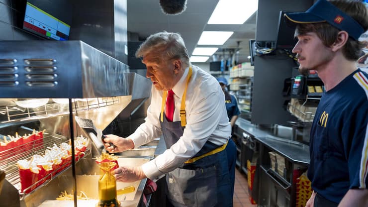 הנשיא דונלד טראמפ בסניף מקדונלד'ס בפנסילבניה, אוקטובר 2024