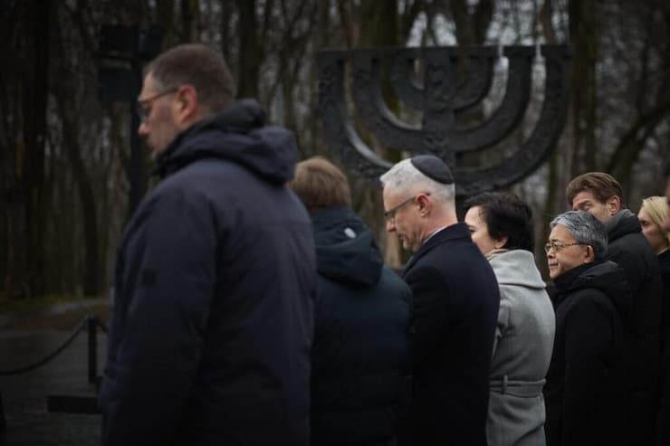 לטקס הגיעו כמה שגרירים