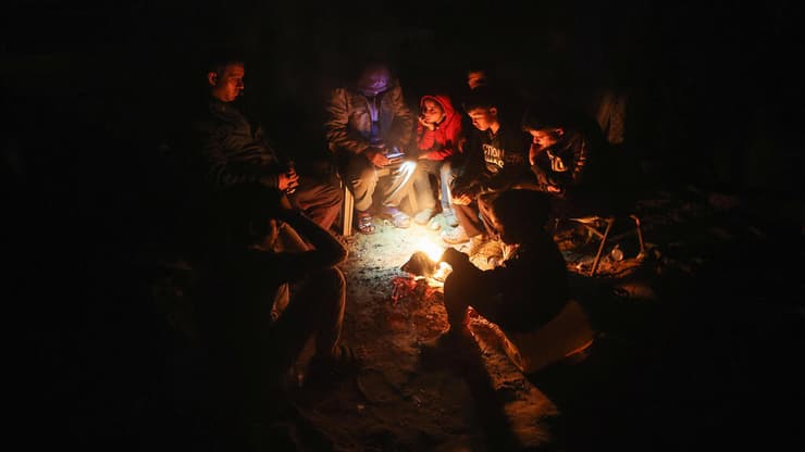 עזתיים עקורים במרכז הרצועה