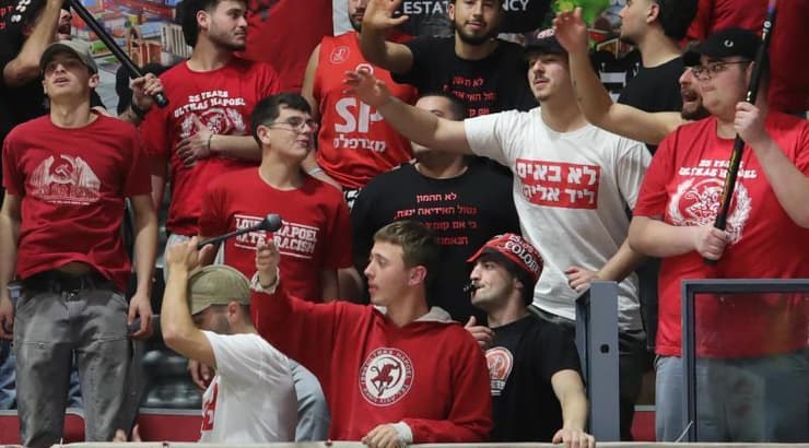 האוהד עם המשרוקית