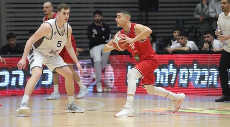 ים מדר מול יובל לוין