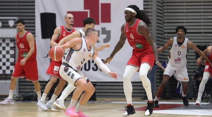 ליאם אוריילי מול ג'ונתן מוטלי