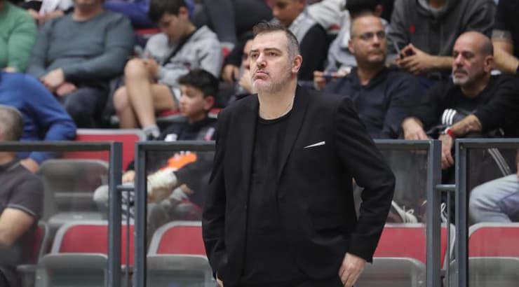 סטפנוס דדאס על הקווים