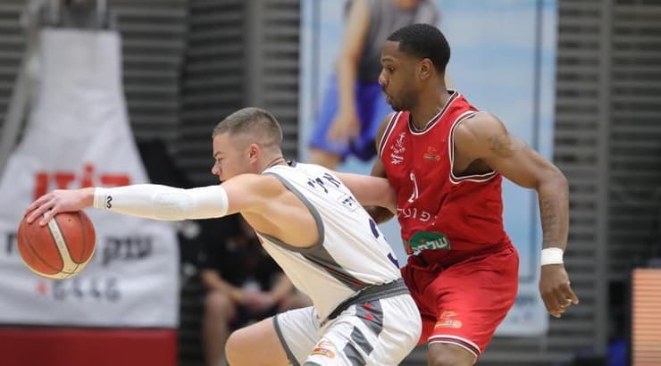 ליאם אוריילי מול ג'ו רגלנד