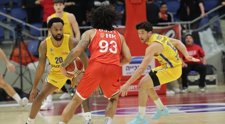 קודי דמפס מול ליוואי רנדולף וג'ון דיברתולומאו