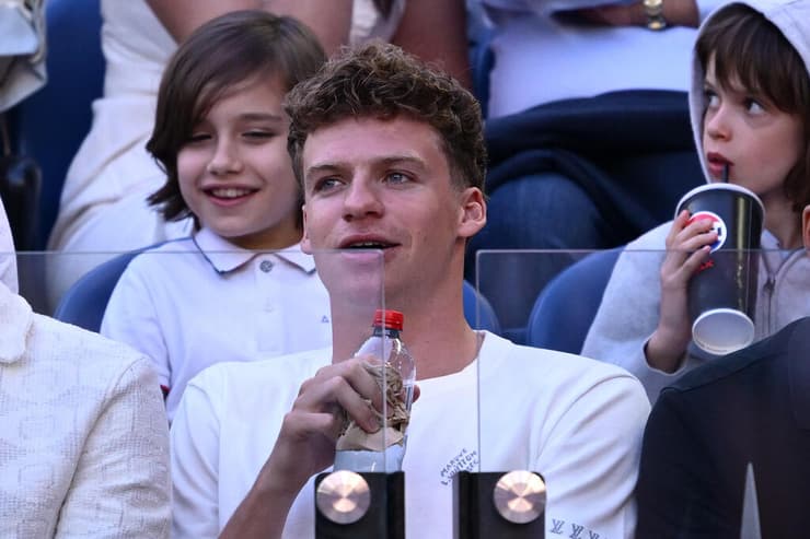 לאון מרשאן, השחיין שזכה בארבע מדליות זהב בפריז, ביציע