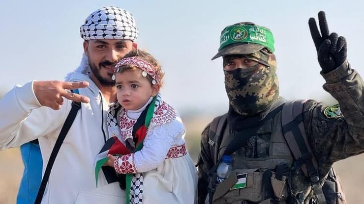 רעולי פנים של חמאס מקבלים את העקורים בצפון רצועת עזה