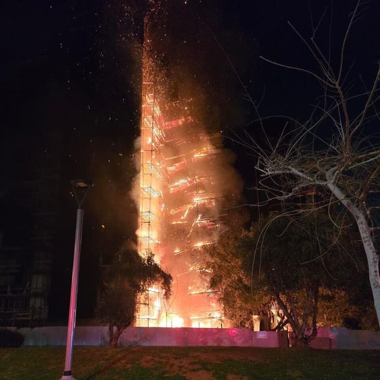 שריפה ברחוב שמחה הולצברג בתל אביב