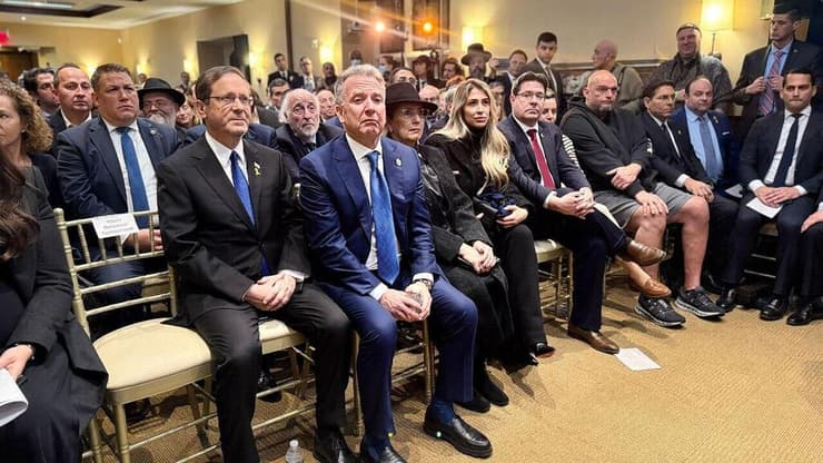 חנוכה חנוכת בית כנסת מנהטן ניו יורק ארצות הברית סטיב וויטקוף שליח טראמפ יצחק הרצוג נשיא חטופים הסכם משא ומתן