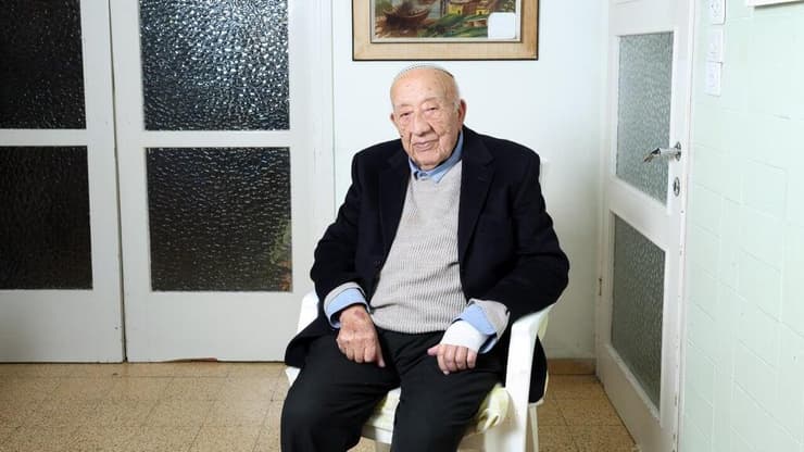 יוסף. "הסוד לאריכות ימים הוא אופטימיות ושמחה"   