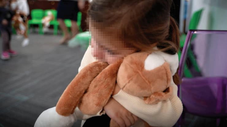 פעילות תרפיה בבובת חיבוקי בגן ילדי משפחות מפונים באילת