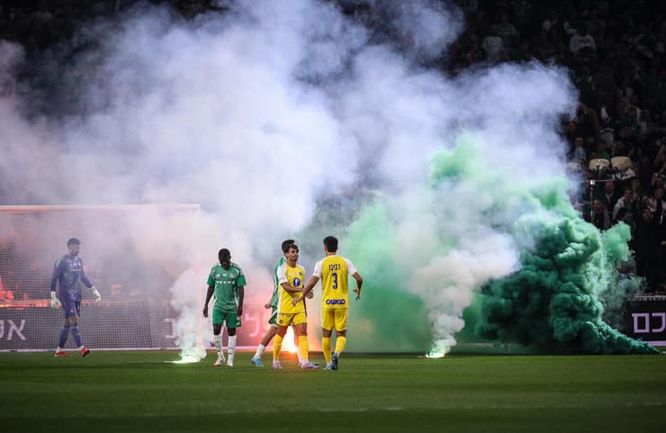 המגרש בסמי עופר עם האבוקות