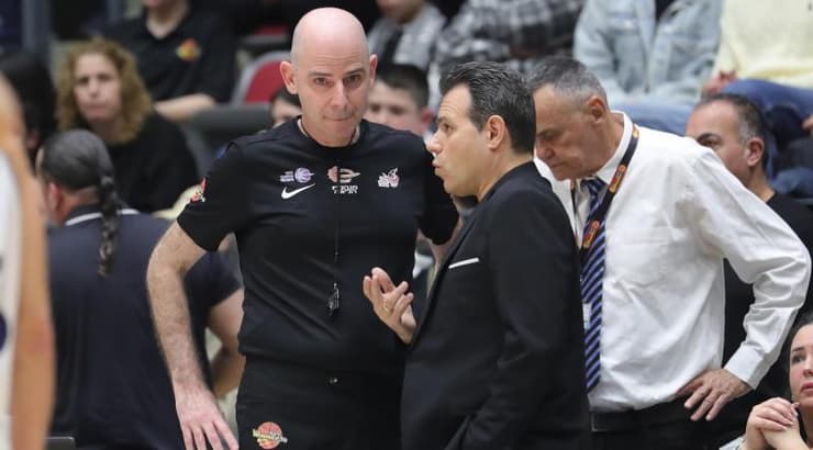 הורחק. איטודיס עם השופט צחי הבדלי (עמרי שטיין, ONE) הורחק. איטודיס עם השופט צחי הבדלי