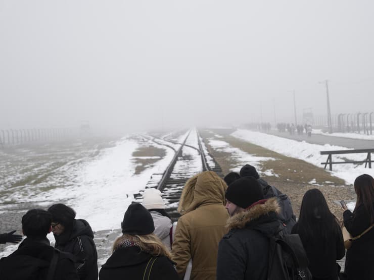 פסי הרכבת באושוויץ-בירקנאו