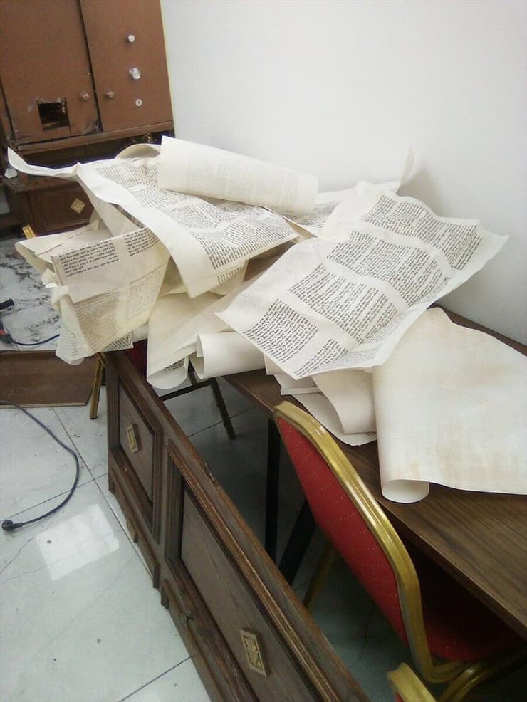 חילול ספר תורה בבית הכנסת "עורי צפון" שבבת ים