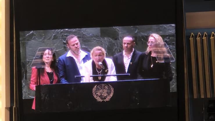 ניצולת השואה מריאן מילר נואמת בעצרת האו"ם