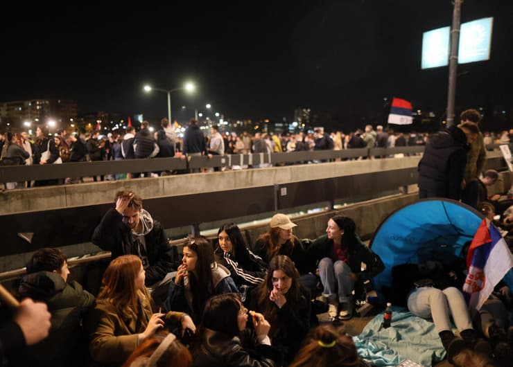 מחאת סטודנטים נגד השחיתות בלגרד סרביה