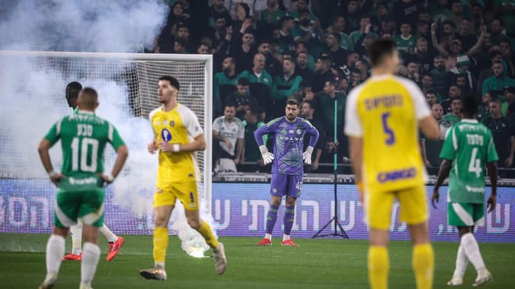 רימוני עשן ברחבה של כיוף, שלום (צילום: עוז מועלם) כיוף