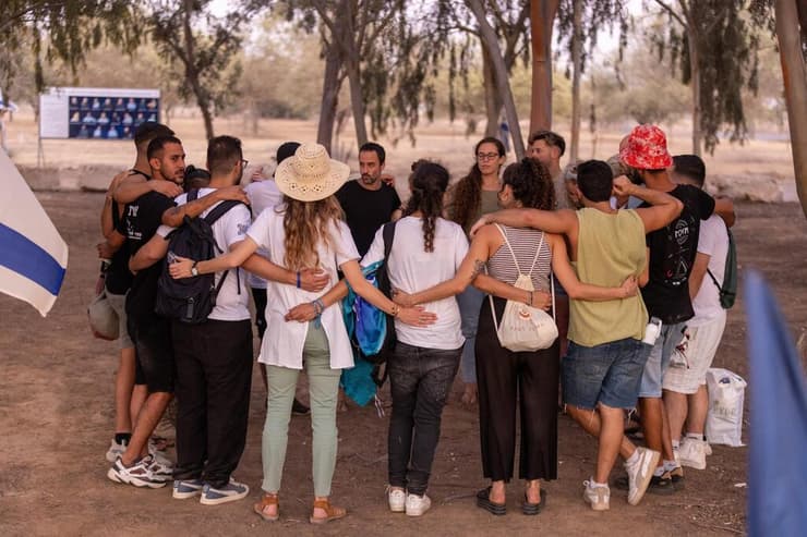 מסע שורשים לרעים עם מטפלי לב בטוח (צילום: איתן ברנט) מסע שורשים לרעים עם מטפלי לב בטוח