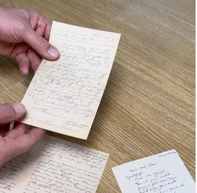 רוכש אנונימי שילם כ-436 אלף דולר, פחות מהסכום שבו הם ניקנו (צילום: כריסטי׳ס ניו יורק) מכתבי אהבה של אלברט איינשטיין, של יעקב ספרא שנמכרו בכריסטי'ס