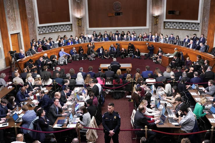 רוברט פ' קנדי ג'וניור מועמדו של טראמפ ל שר הבריאות של ארה"ב ב שימוע ב סנאט