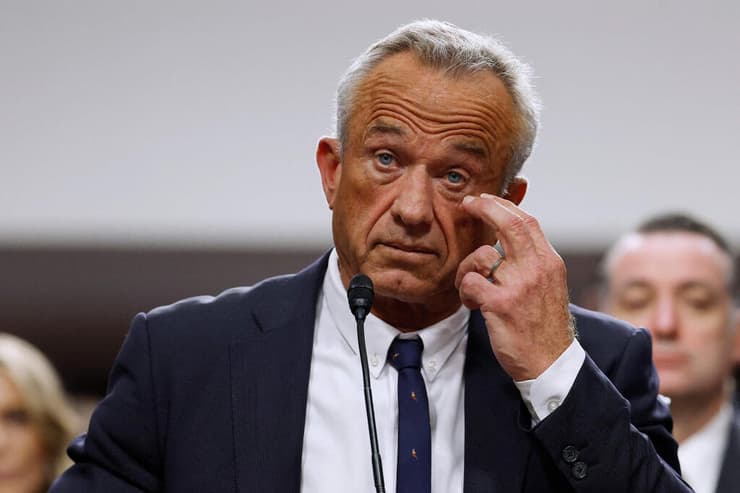 רוברט פ' קנדי ג'וניור מועמדו של טראמפ ל שר הבריאות של ארה"ב ב שימוע ב סנאט