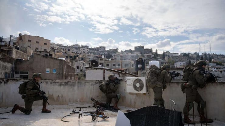 מחבל זורק מטען על כוחות צה"ל - ומחוסל מהאוויר