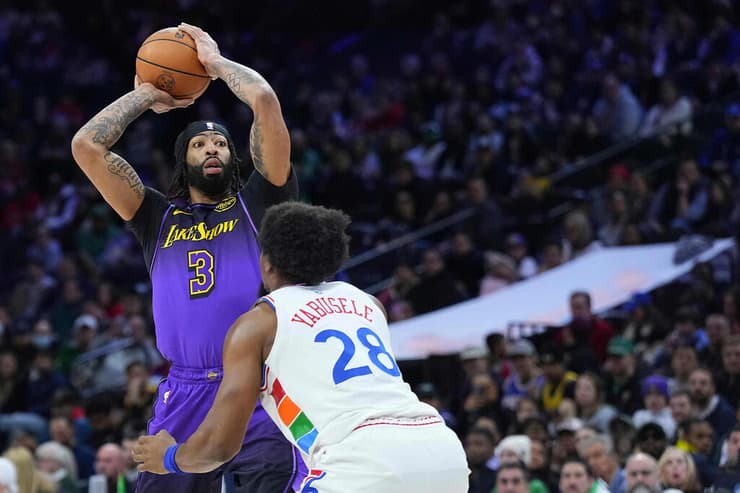 ויתור מושכל של הלייקרס. דייויס (צילום: Mitchell Leff / GETTY IMAGES NORTH AMERICA / AFP) דייויס