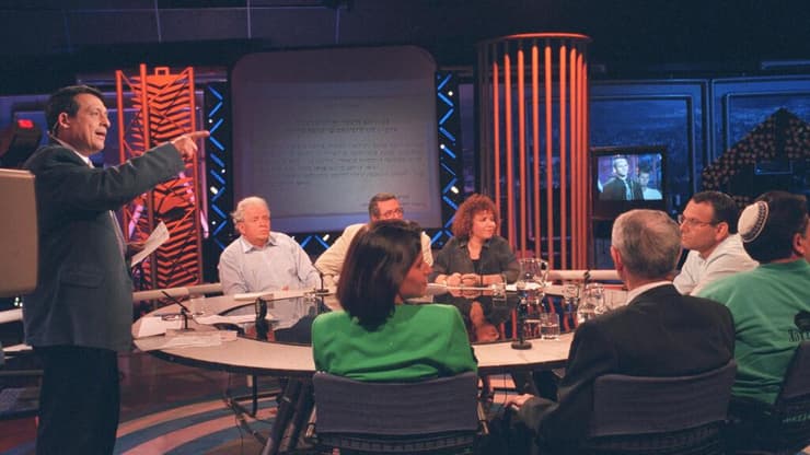 קודם "ערב חדש", אחר כך זה. מרגלית (משמאל) ב"פופוליטיקה" (צילום: דוד רובינגר) דן מרגלית ב"פופוליטיקה"