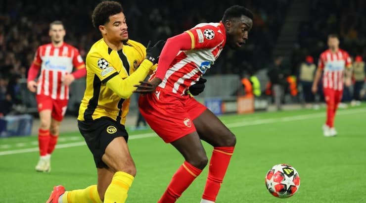 דניס בליבוז שומר על הכדור (רויטרס) דניס בליבוז שומר על הכדור