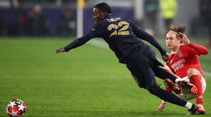 טימותי ויאה שומר על הכדור (רויטרס) טימותי ויאה שומר על הכדור