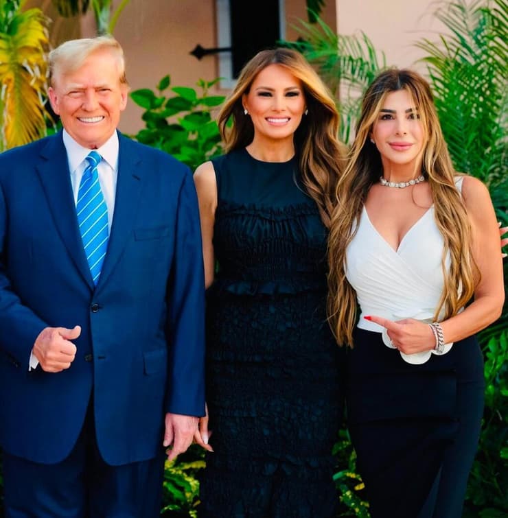 סיגי פליקר עם דונלד ומלניה טראמפ
