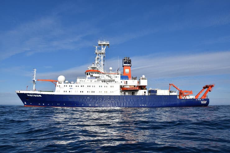 ספינת המחקר METEOR, עליה הפליגו החוקרים כדי לדגום ולנתח את ליבות המשקעים מאזור הים האגאי (יחד עם ספינת המחקר AEGAEO)