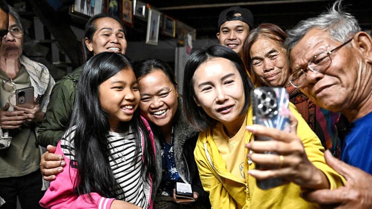 משפחתו של סריאון וואטצ'ארא בשיחה איתו לאחר חזרתו