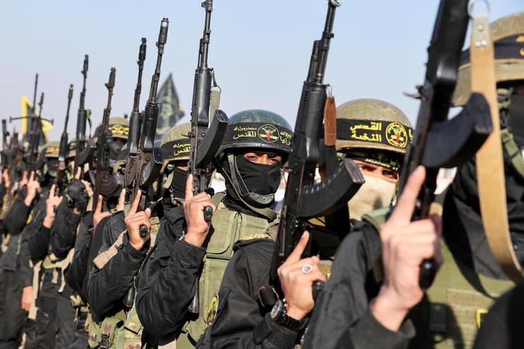 מחבל מחבלים של הג'יהאד האיסלאמי ג'יהאד איסלאמי במהלך שחרור החטופים גדי מוזס ו ארבל יהוד ב חאן יונס רצועת עזה