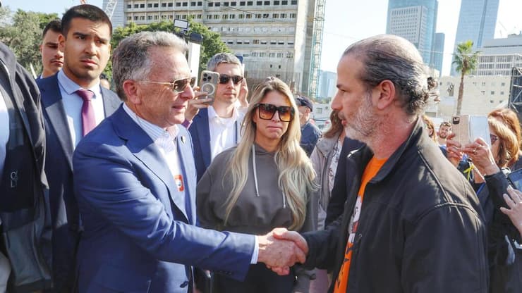 סטיב וויטקוף בכיכר החטופים (צילום: דנה קופל ) סטיב וויטקוף בכיכר החטופים