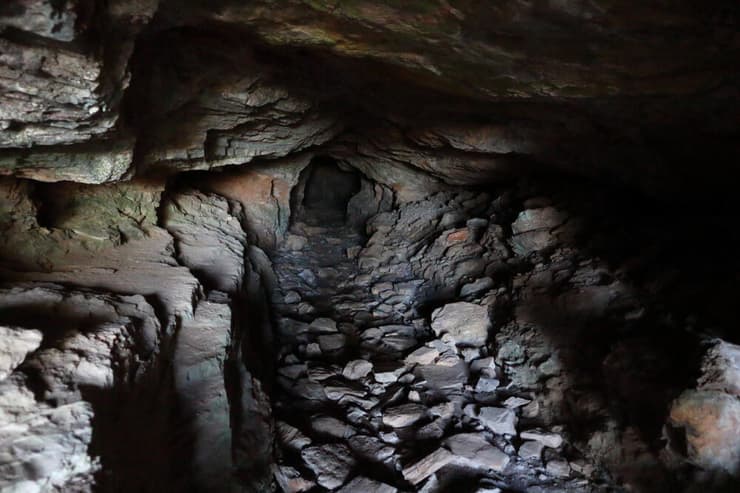 פיר מכרה כסף עתיק ביוון