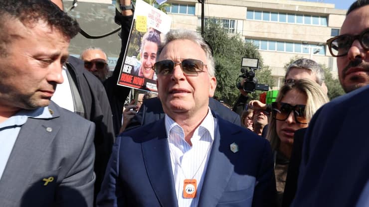 וויטקוף יפעיל לחץ על הצדדים להתגמש בדרישותיהם (צילום: דנה קופל) סטיב וויטקוף בכיכר החטופים