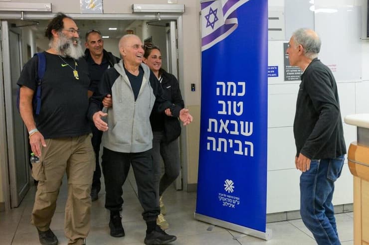 גדי מוזס במפגש המרגש עם בני משפחתו בבית החולים איכילוב