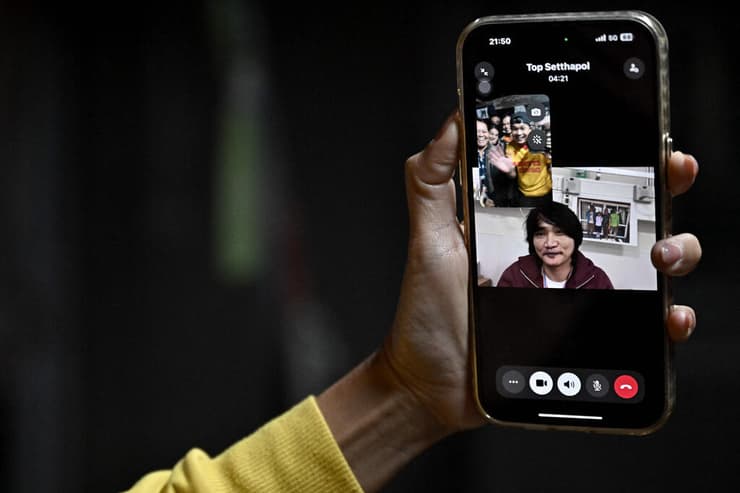 משפחתו של סריאון וואטצ'ארא בשיחה איתו לאחר חזרתו