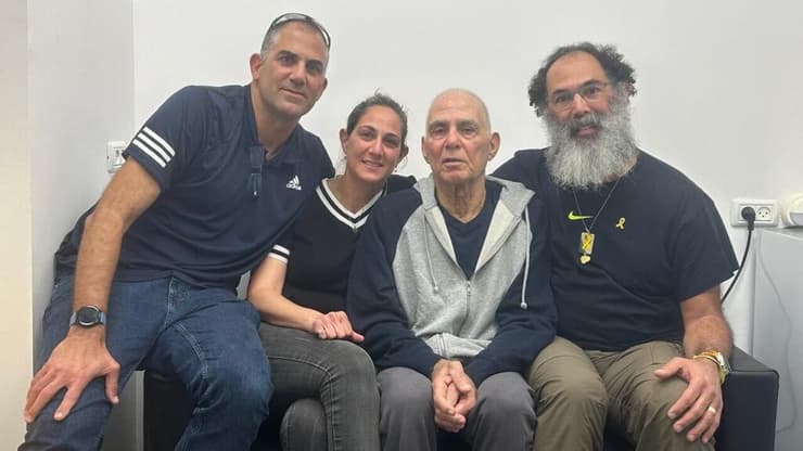 יאיר, מורן ועודד, ילדיו של גדי מוזס באיחוד מרגש לאחר 482 ימים.