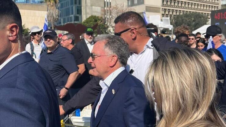 וויטקוף בכיכר החטופים סטיב וויטקוף בכיכר החטופים