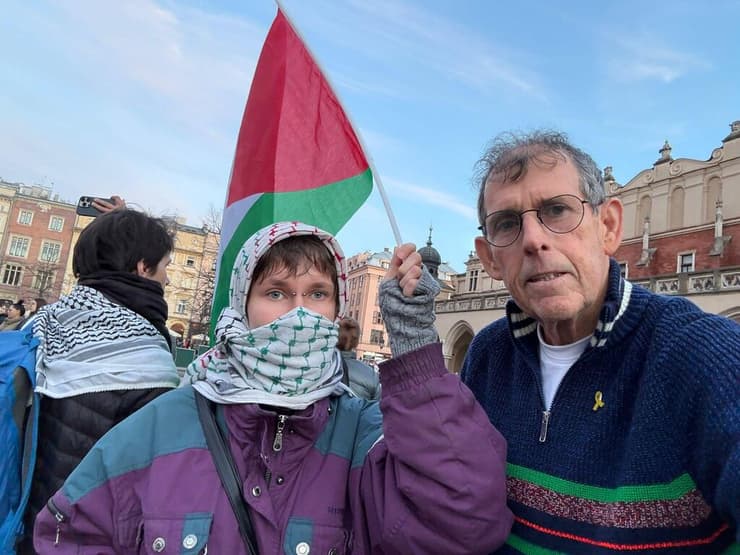 בהפגנה פרו-פלסטינית בפולין. רגעים מלחיצים