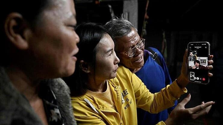 משפחתו של סריאון וואטצ'ארא בשיחה איתו לאחר חזרתו