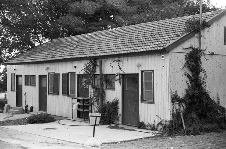 הצריף הישן ששימש כחדרי מגורים לפני שהוסב לנגריה